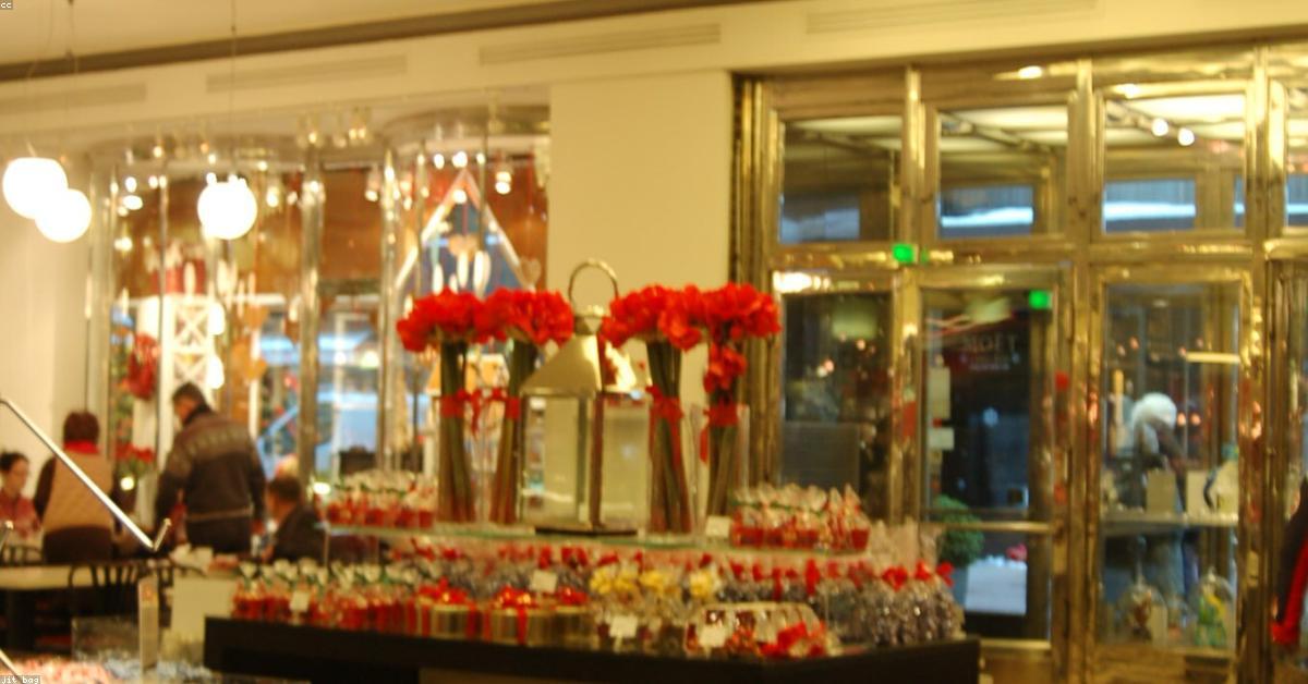 How to Impress Guests with Customized Desserts